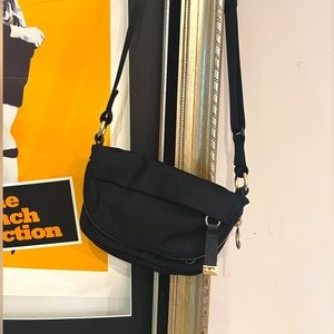 Lululemon crossbody zip bag 1.5L black